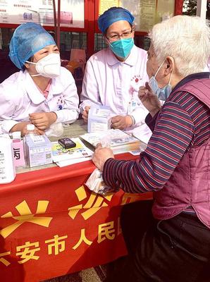 六安 健康服務(wù)進社區(qū)，義診培訓(xùn)惠民生
